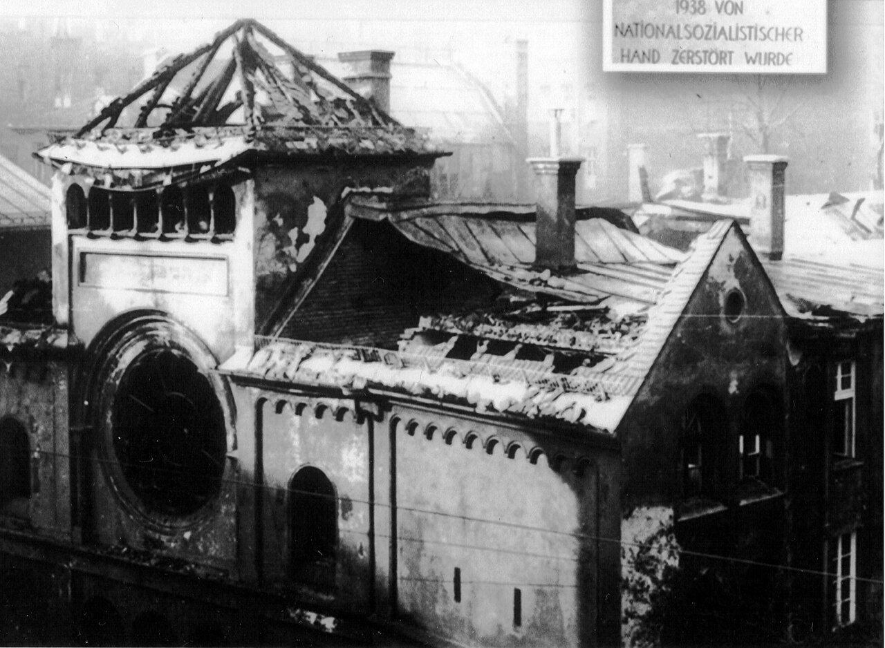 ruined Ohel Yaaqov Synagogue in Munich after Kristallnacht 