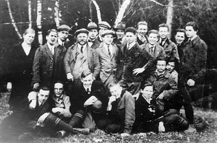 Photo young Eichmann and classmates.